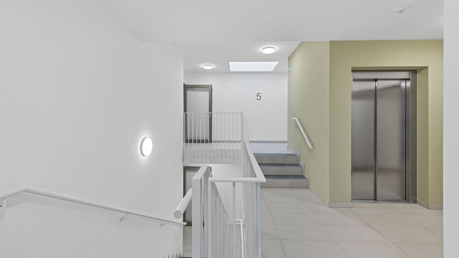 2025-12-09-S01626-Exteriors + Common Areas-022