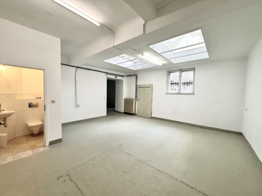 hofseitiger Raum mit WC