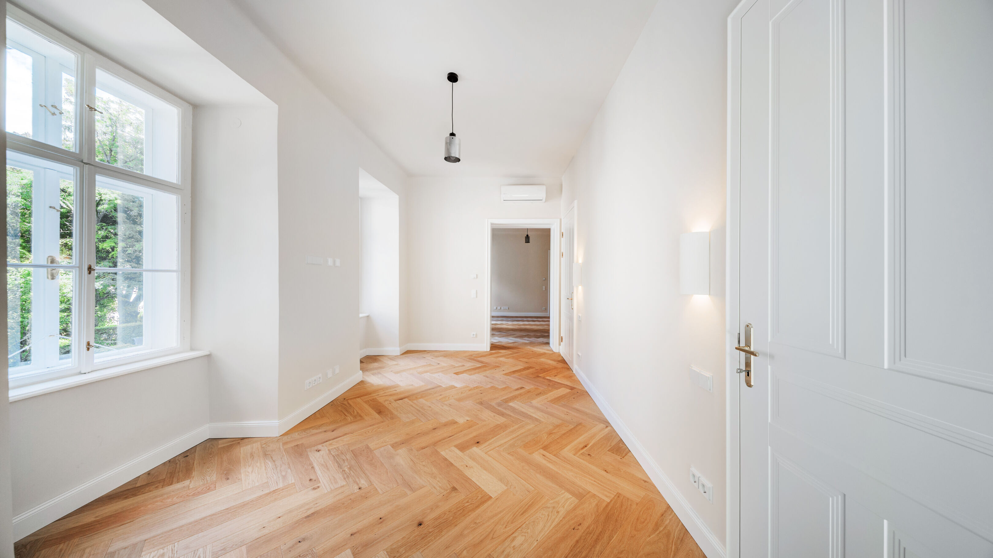 Schlafzimmer mit Balkon
