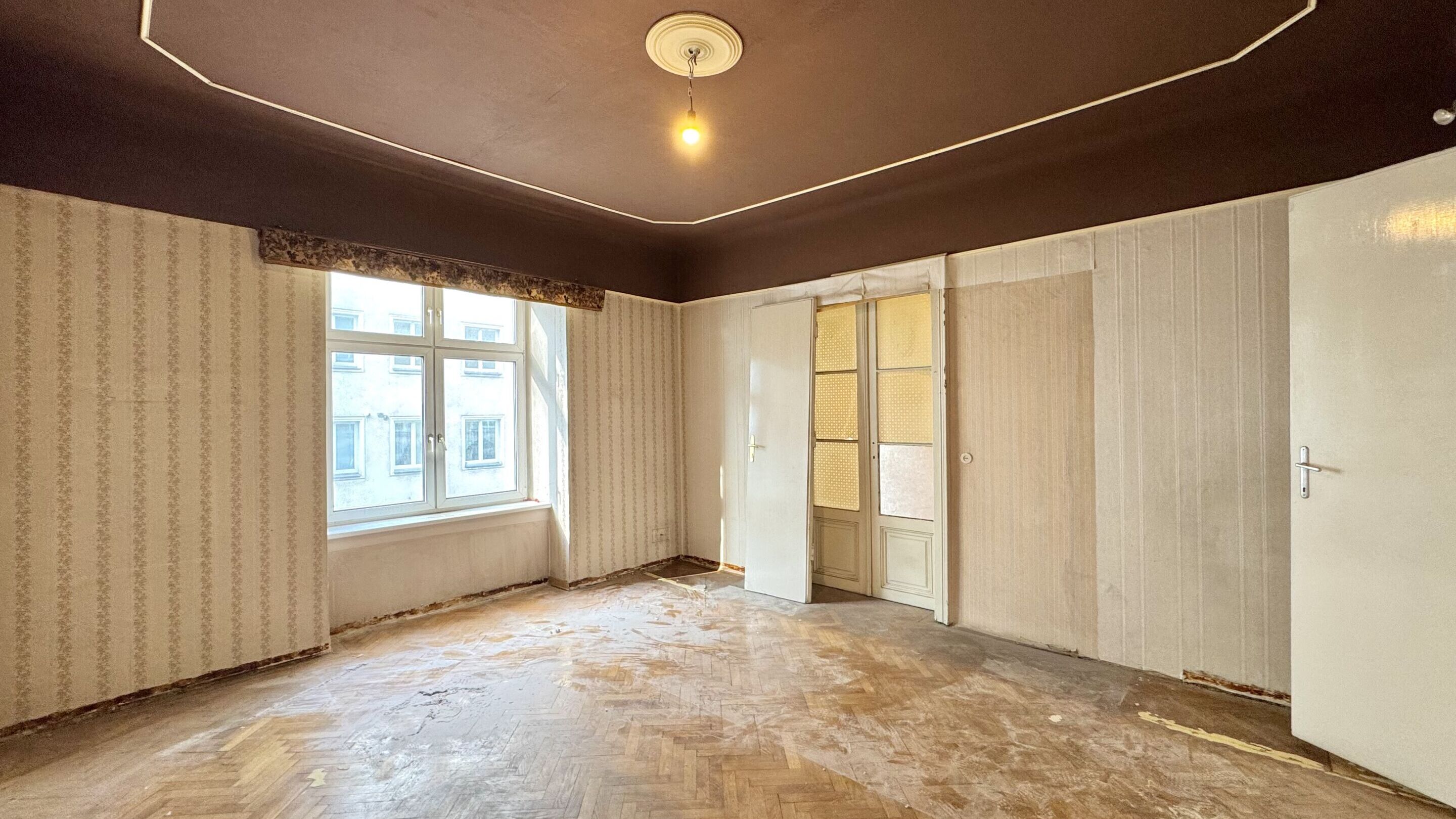 straßenseitiges Zimmer