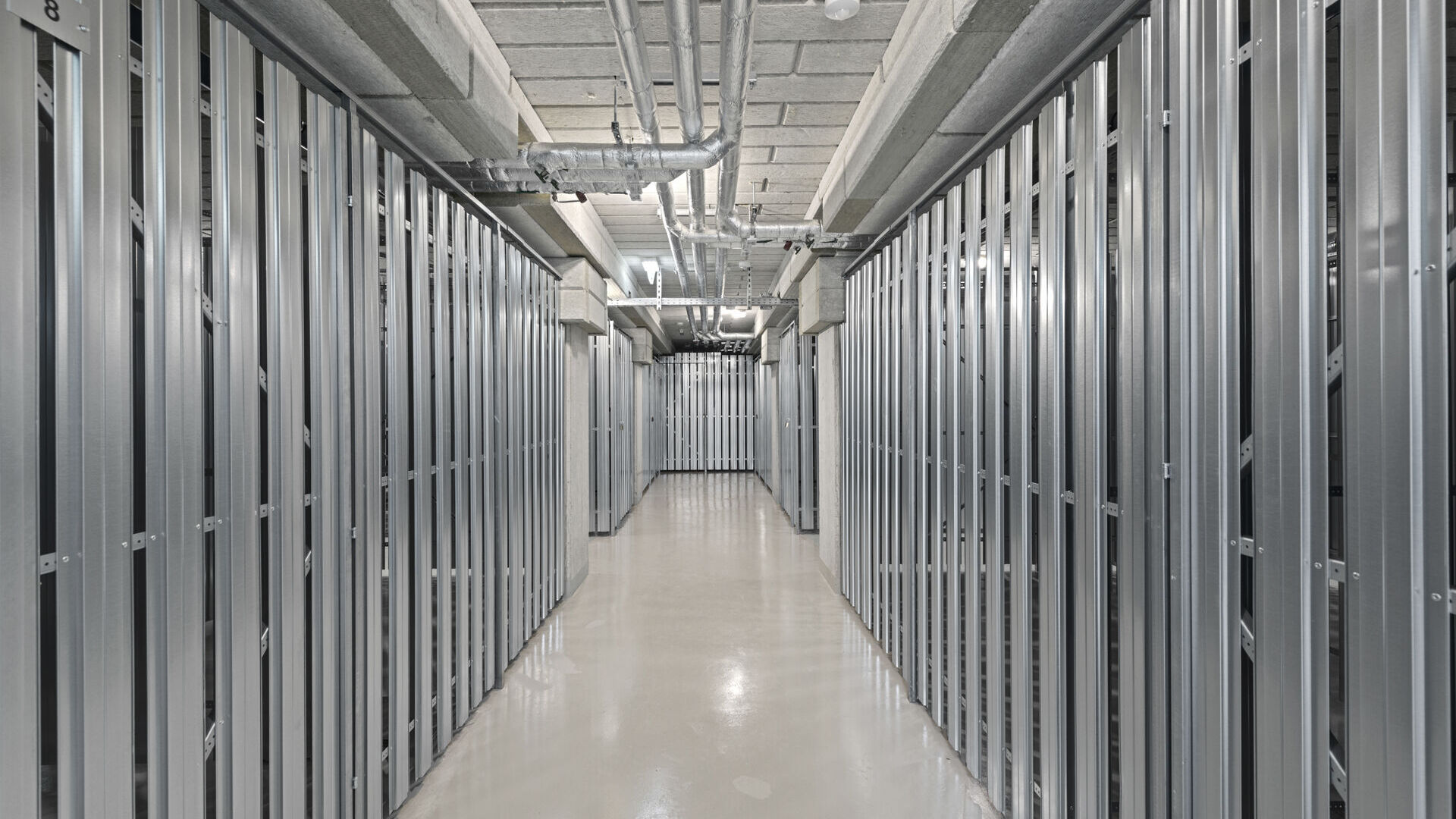 2025-12-09-S01626-Exteriors + Common Areas-017