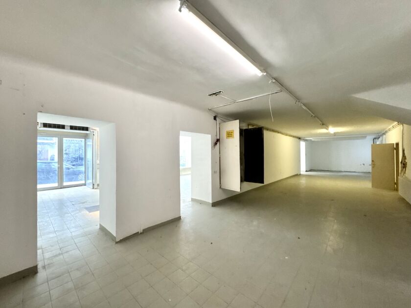 Raum mit Zugang zum Stiegenhaus