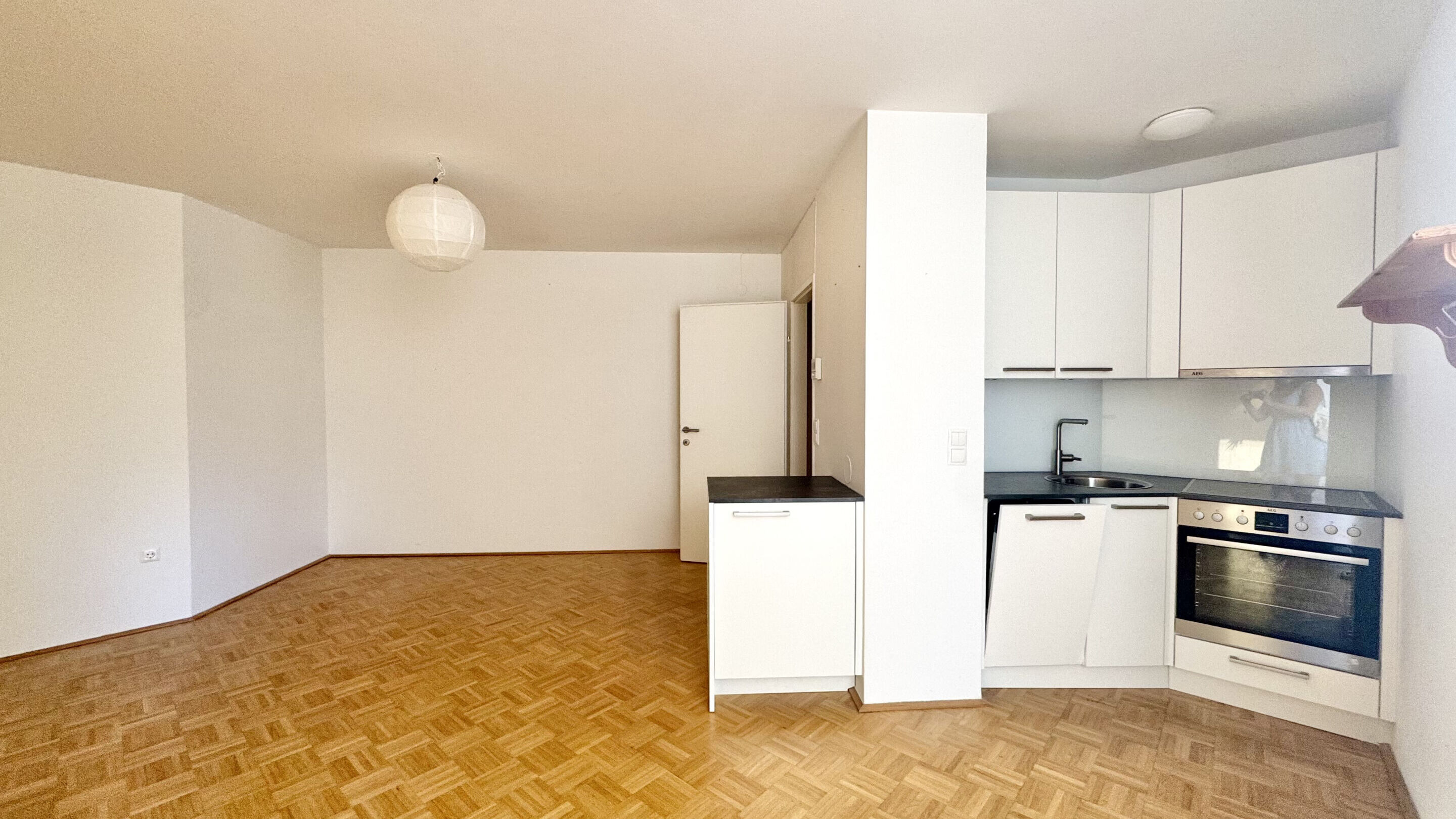 Wohnraum mit EInbauküche