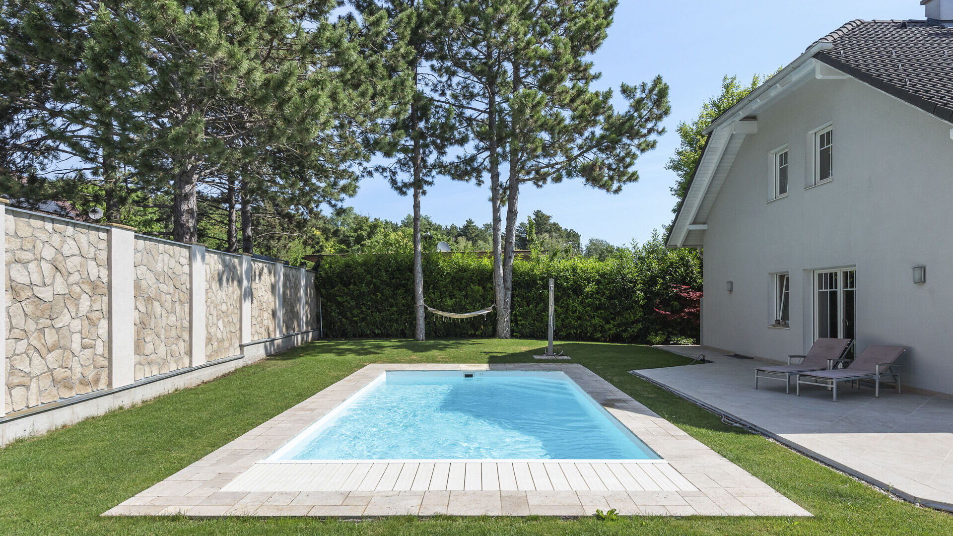 Außenbereich mit Pool