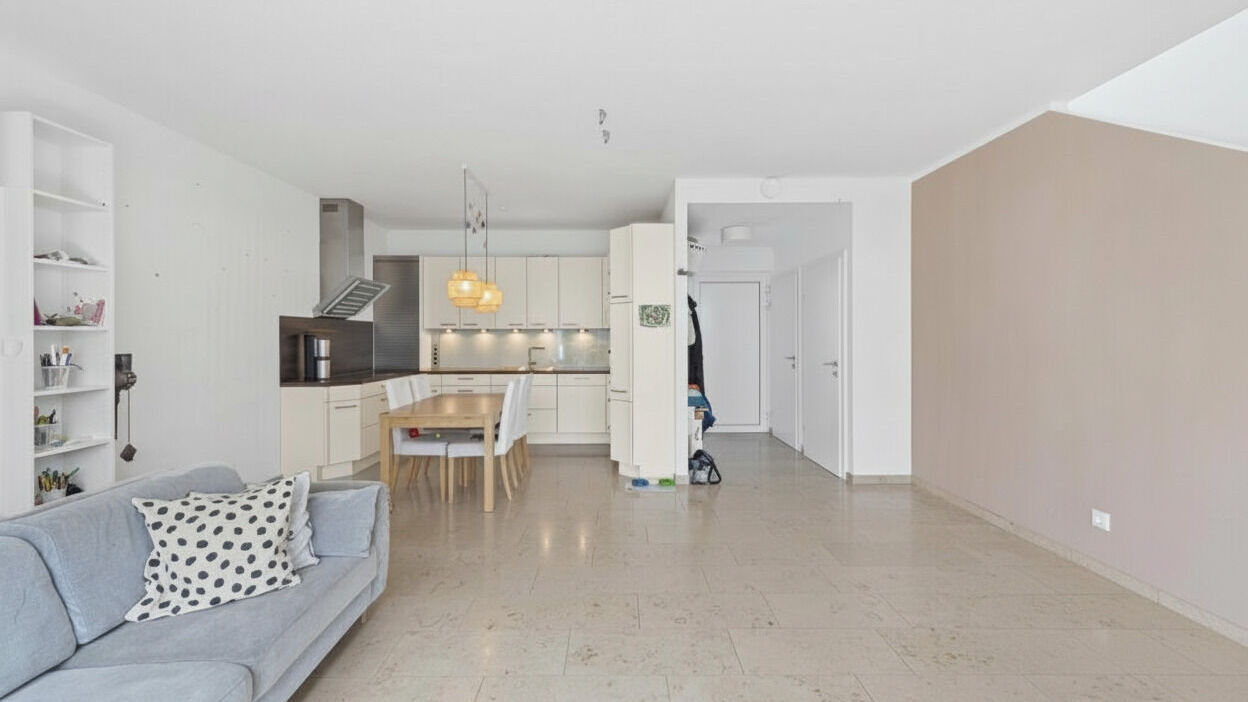 Offene Wohnküche mit Vorraum