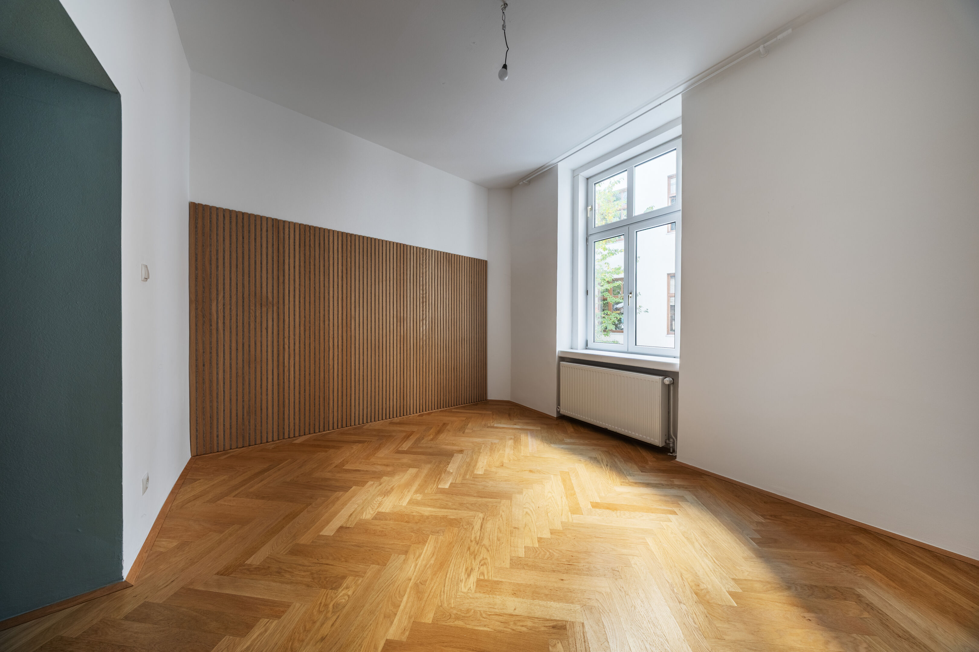 hofseitiges Schlafzimmer