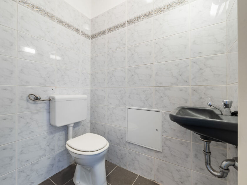 separate Toilette