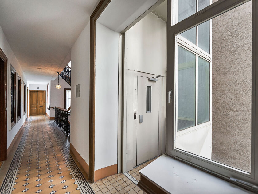 Stiegenhaus mit Lift