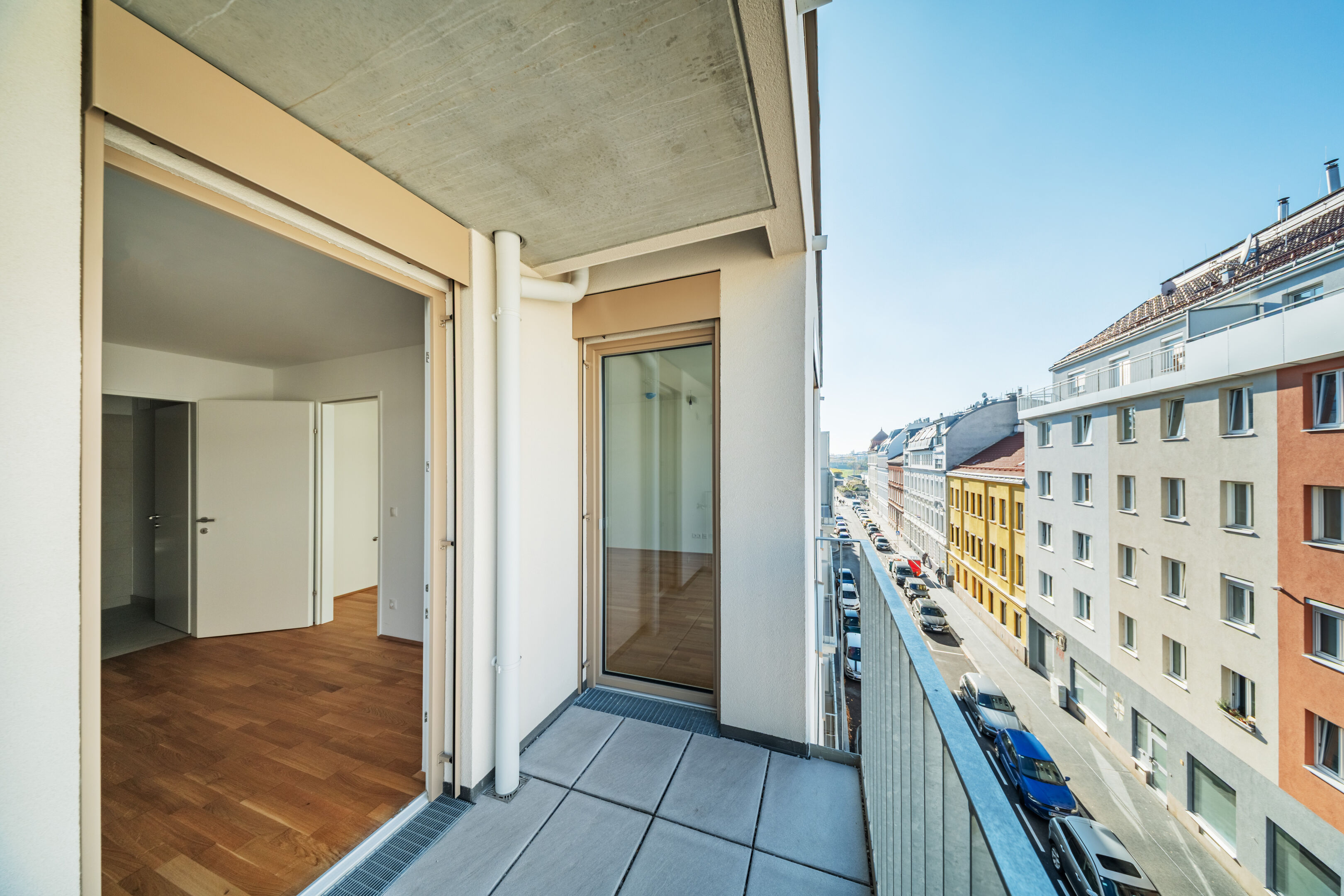 Balkon und Wohnküche