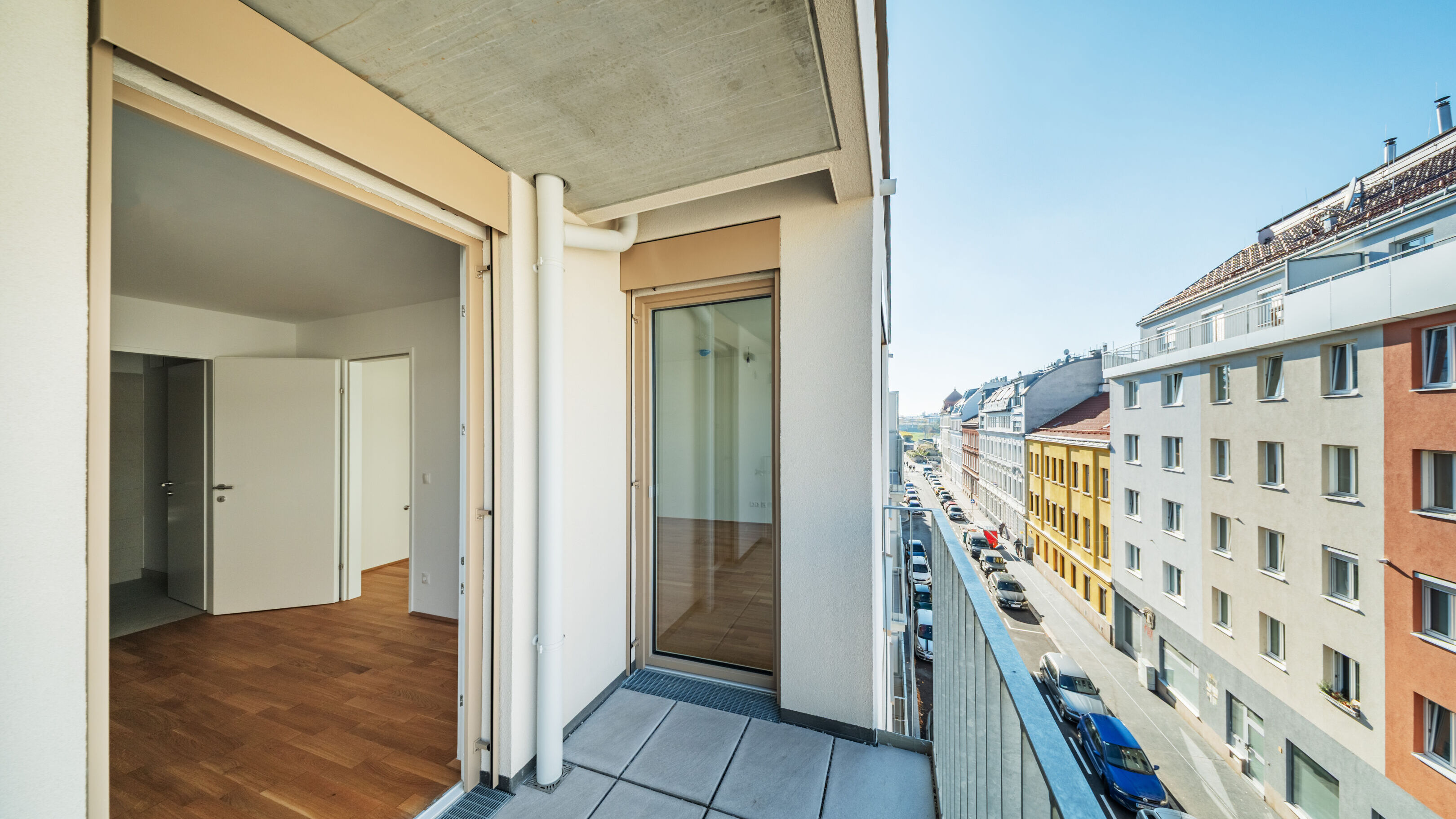 Balkon und Wohnküche