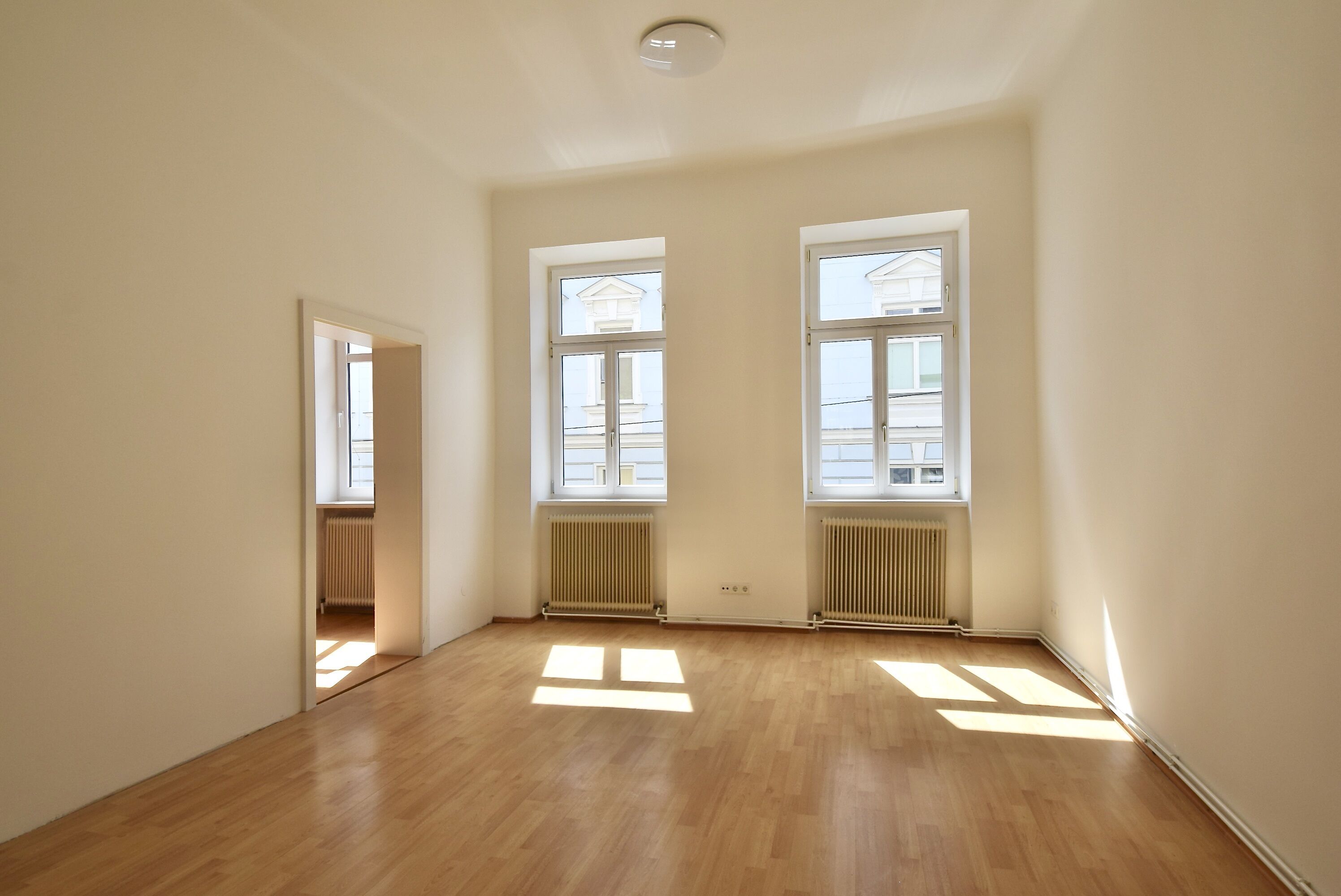 Schlafzimmer 1