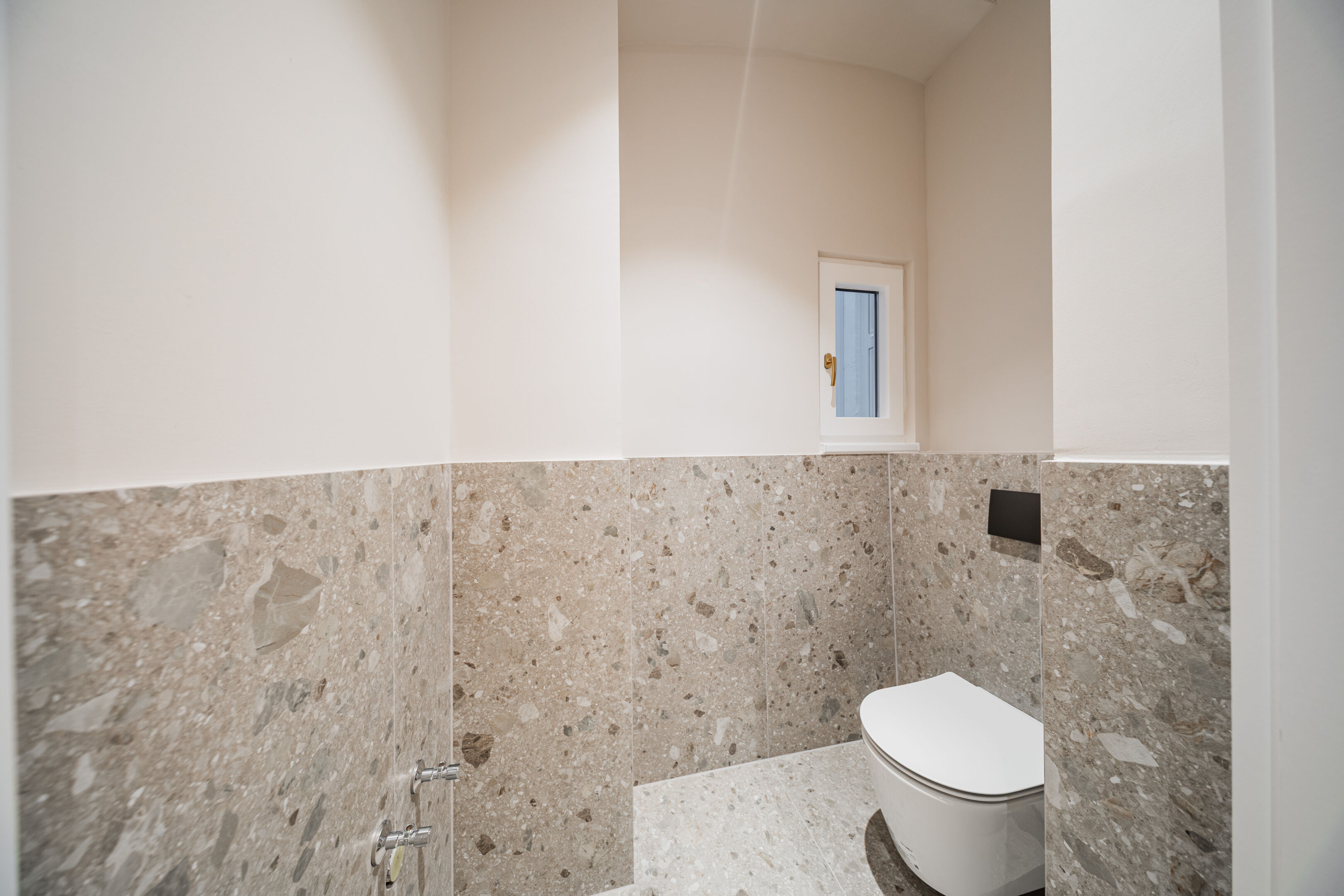 separates WC