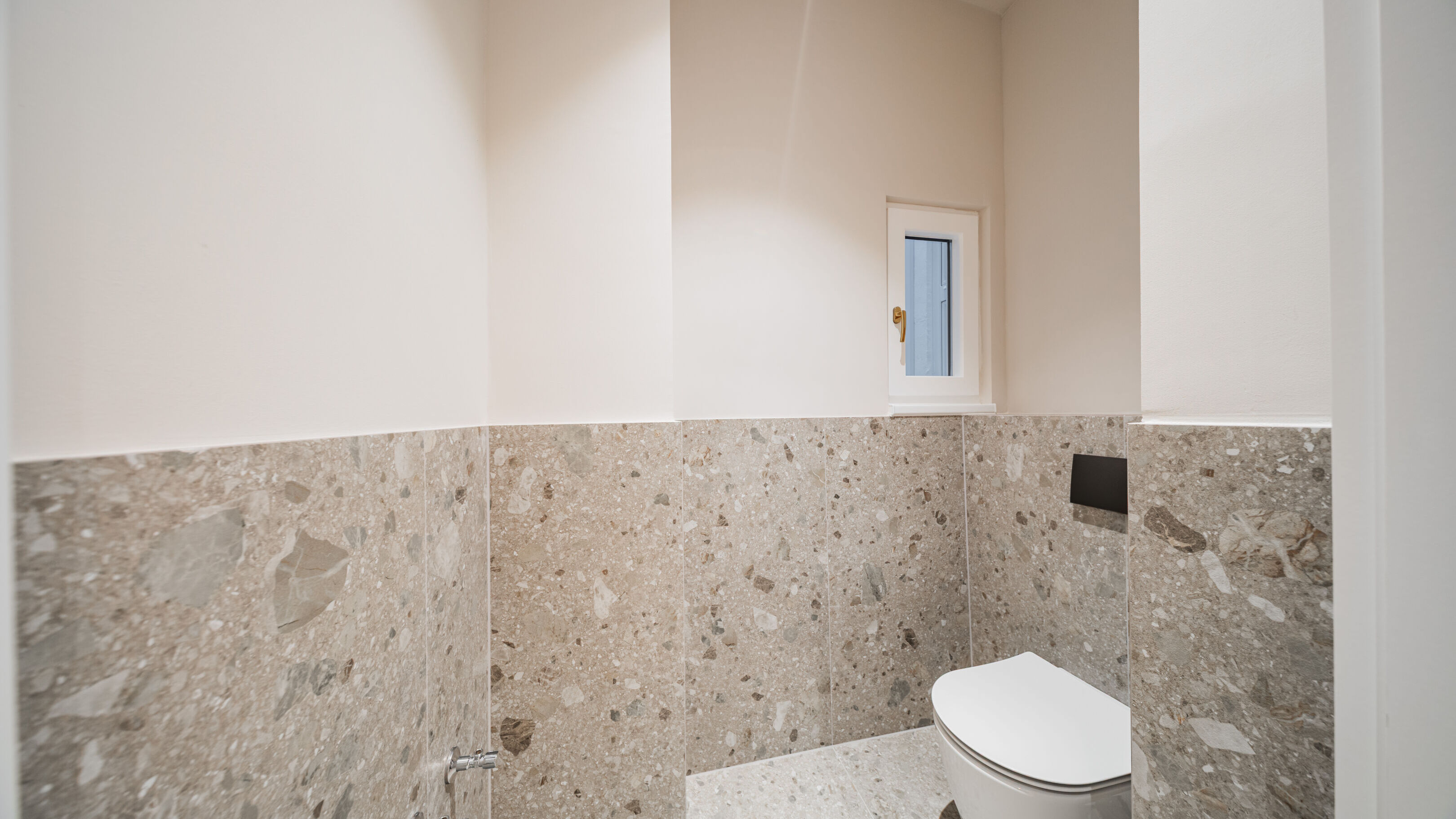 separates WC