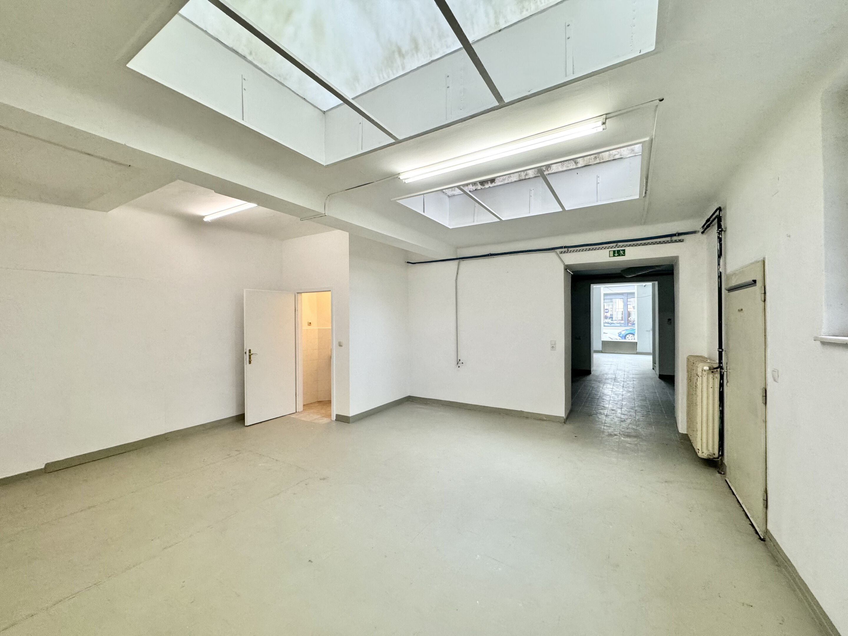 hofseitiger Raum mit WC