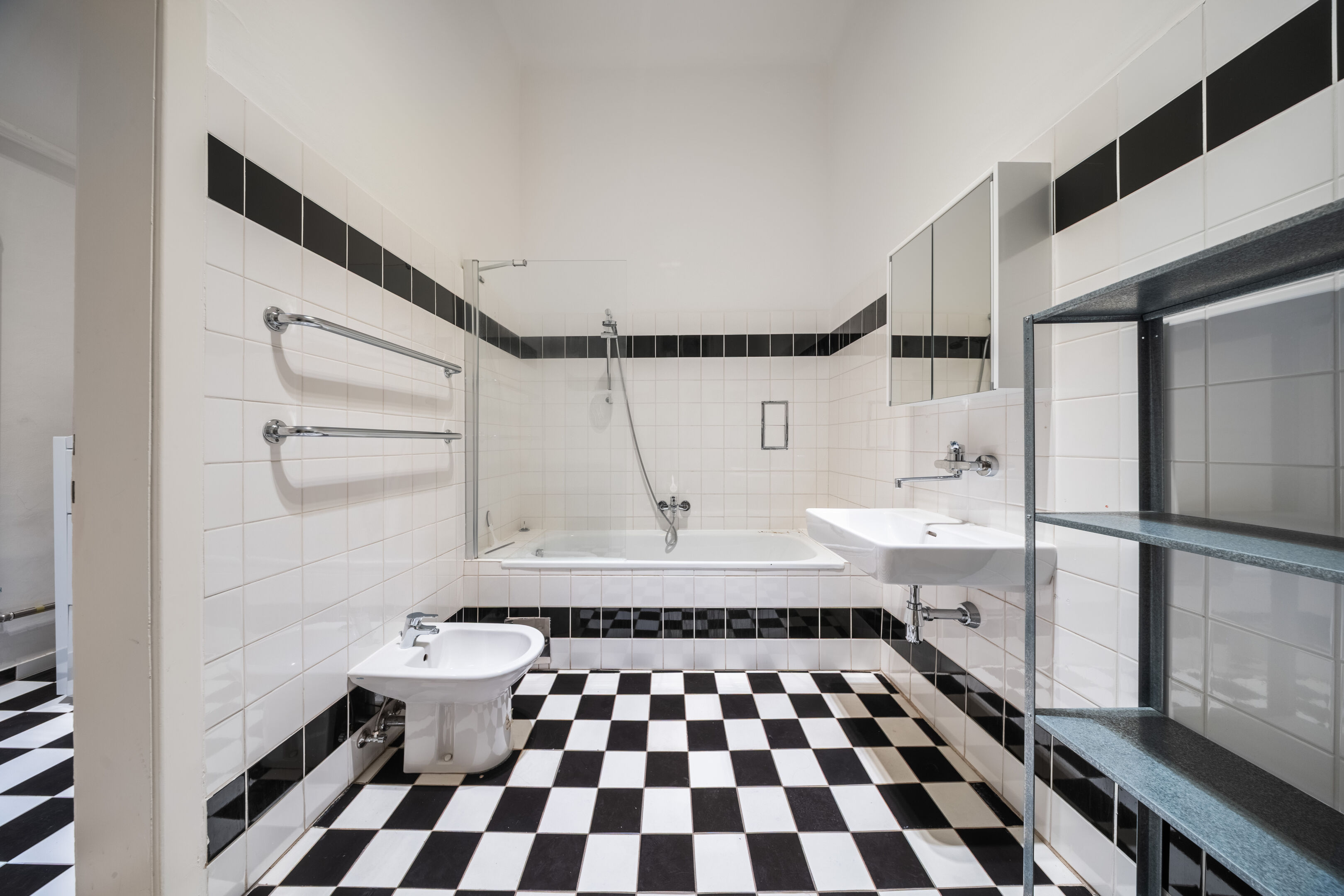Badezimmer mit Fenster