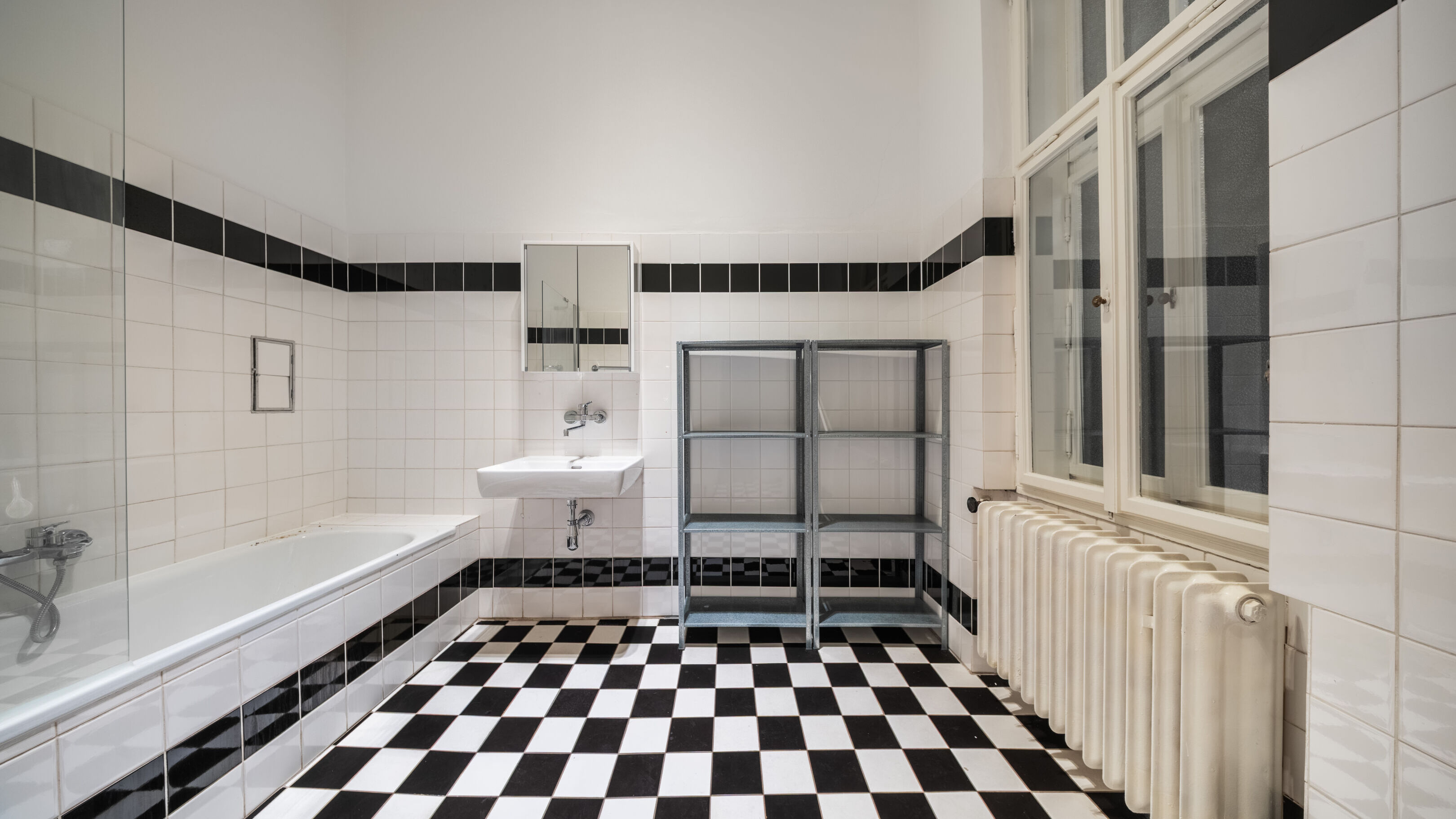Badezimmer mit Fenster