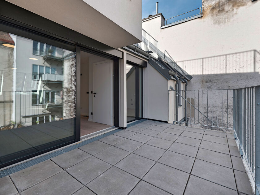 hofseitige Terrasse