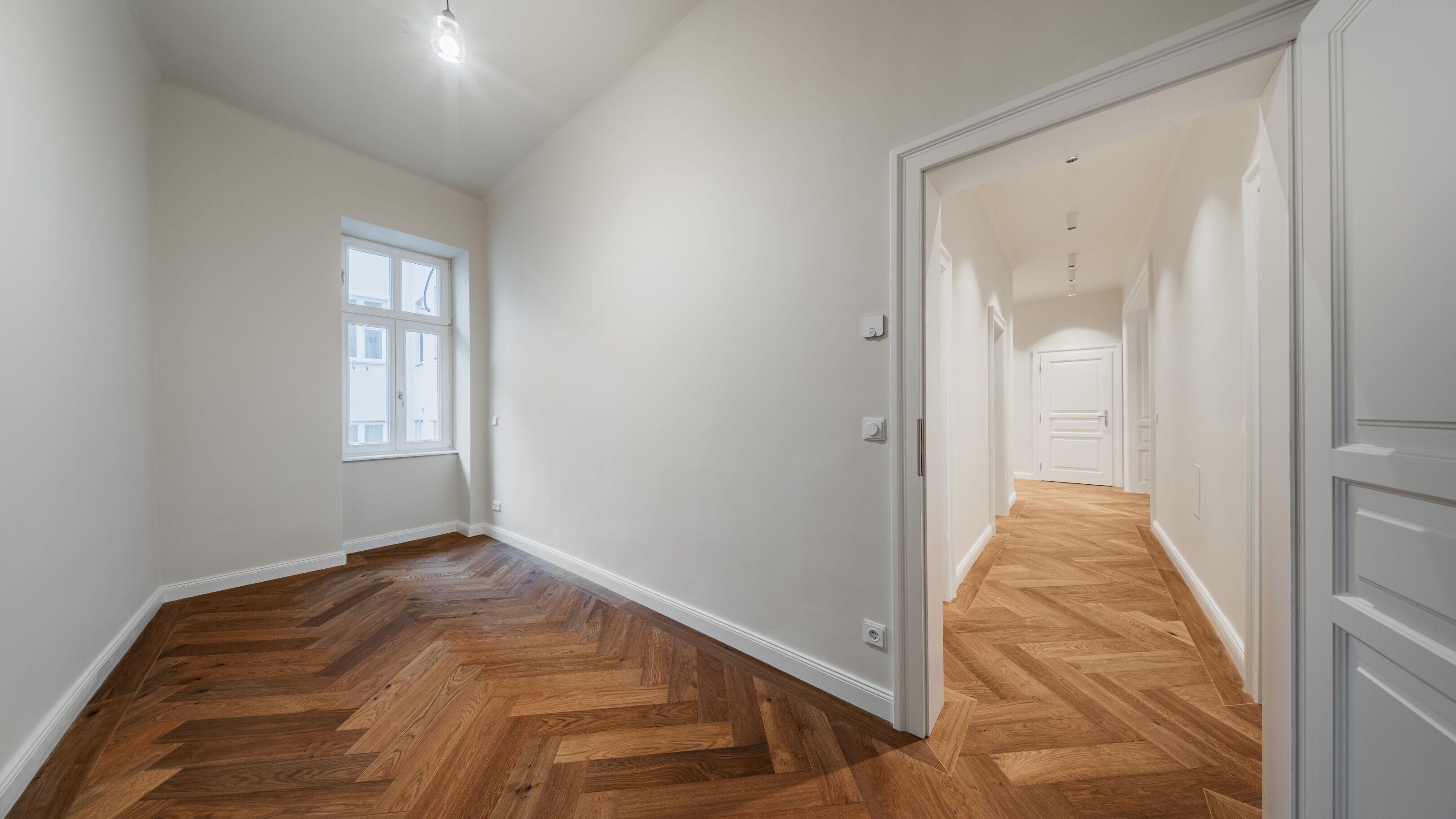 hofseitiges Schlafzimmer