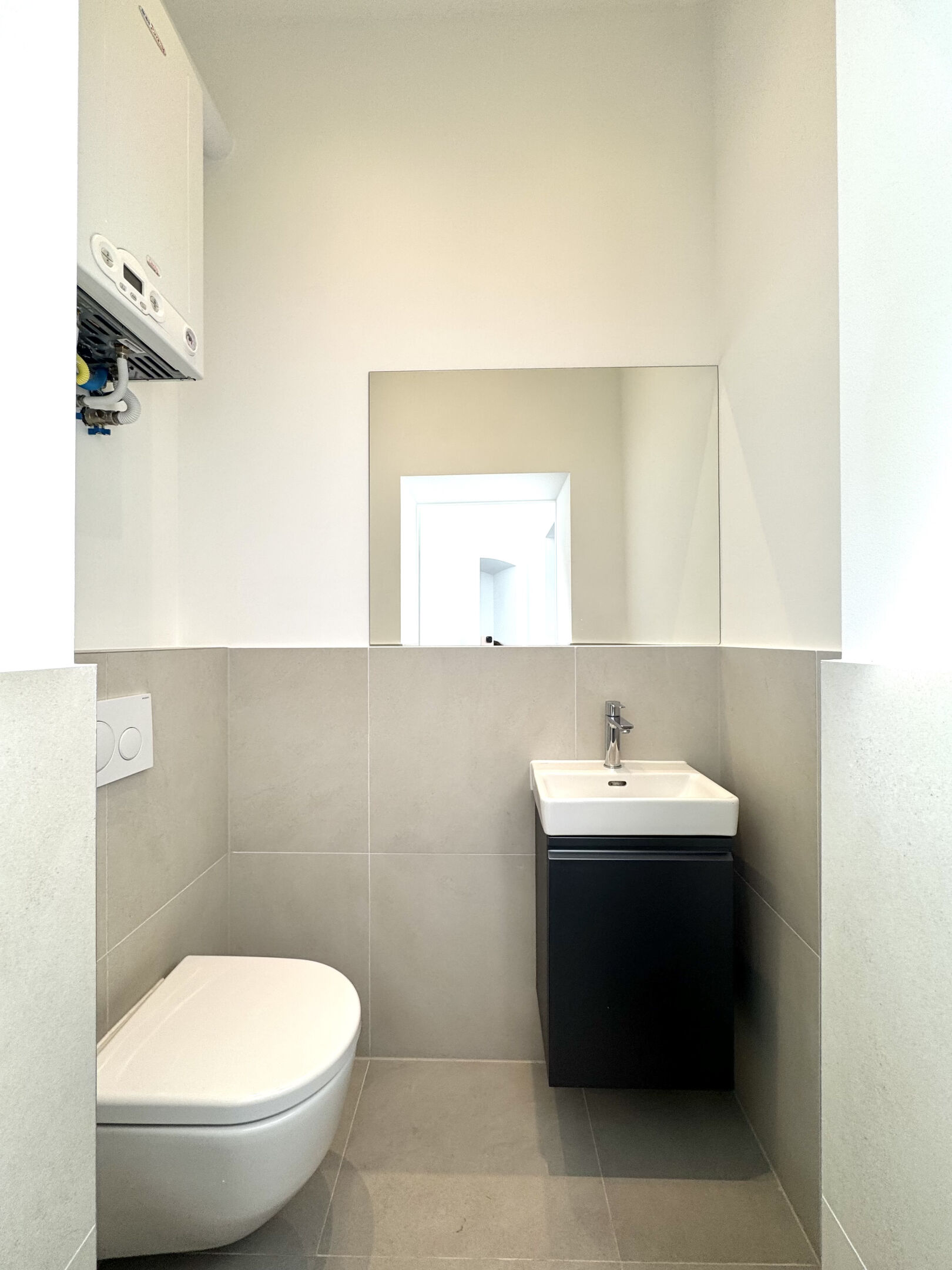 WC mit Handwaschbecken