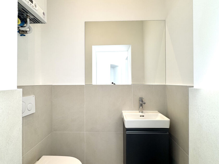 WC mit Handwaschbecken