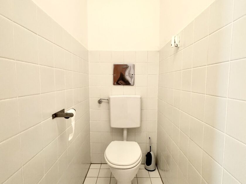 separate Toilette