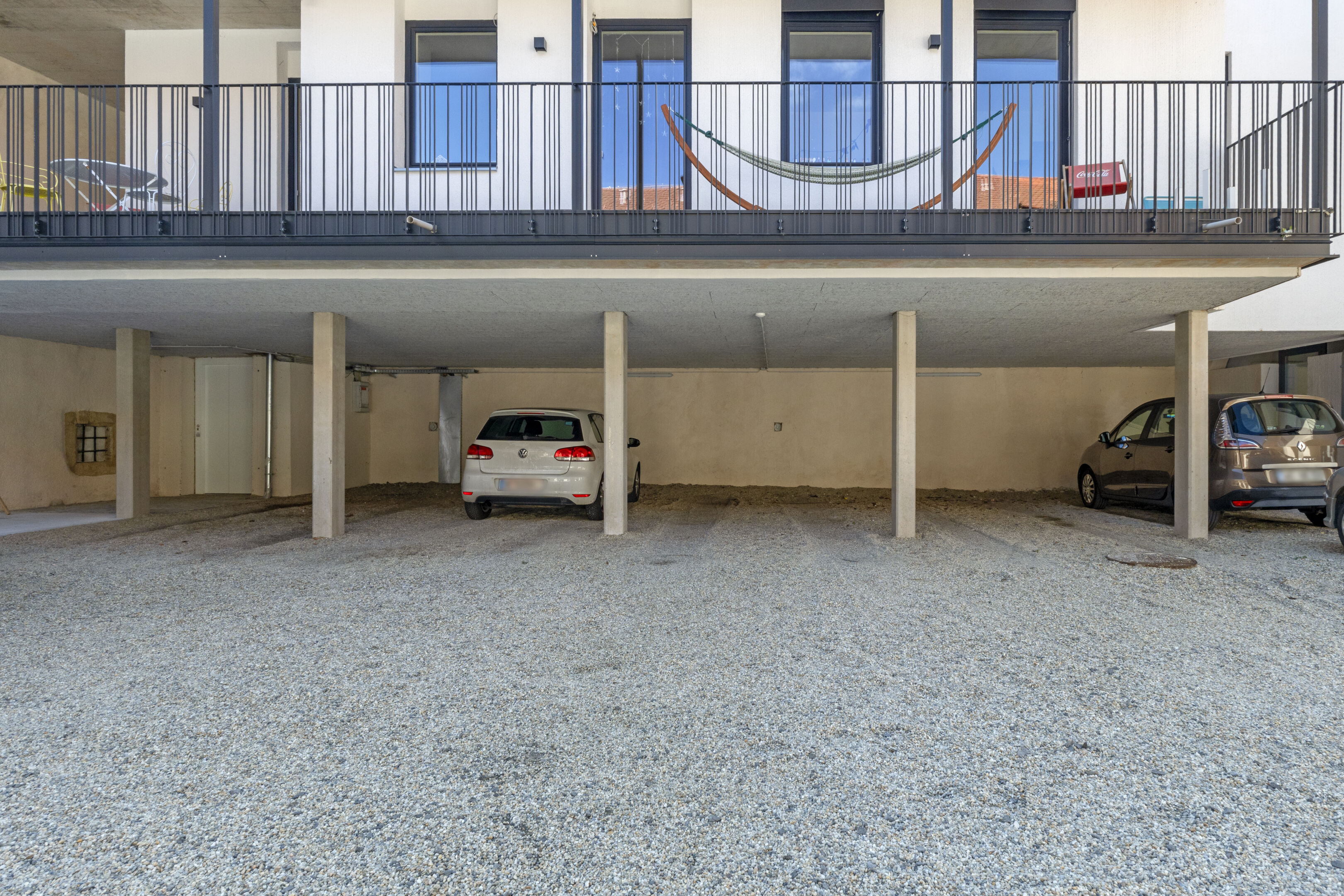 Abstellplatz überdacht