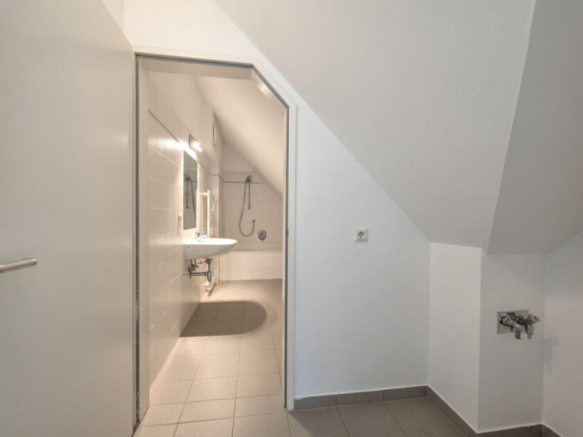 Badezimmer mit Wirtschaftsraum