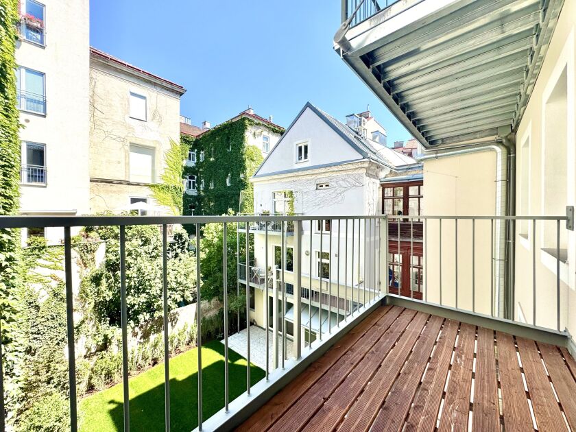 Balkon mit Grünblick