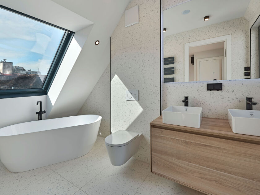 Badezimmer mit Fenster