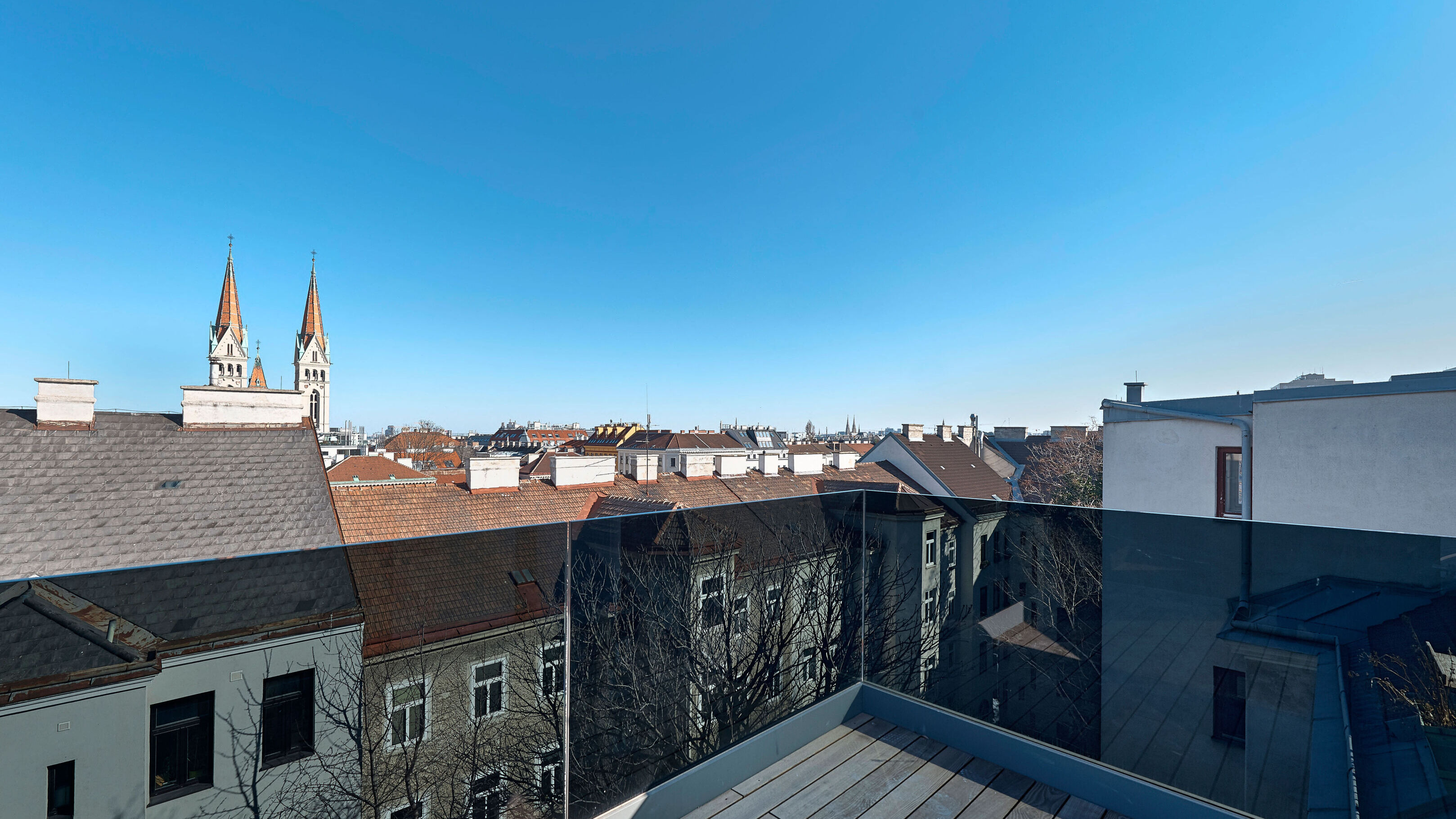 hofseitiger Terrasse