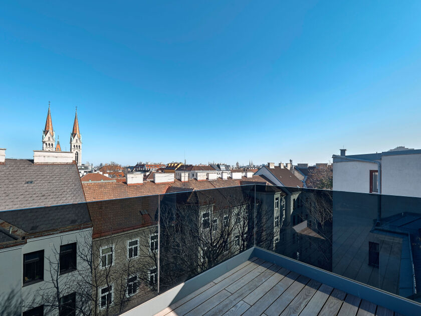 hofseitiger Terrasse