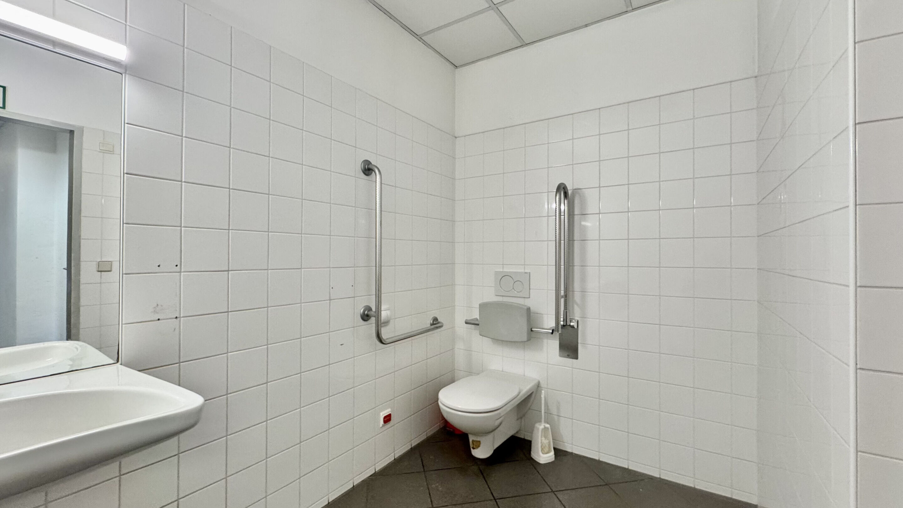 behindertengerechte Toilette