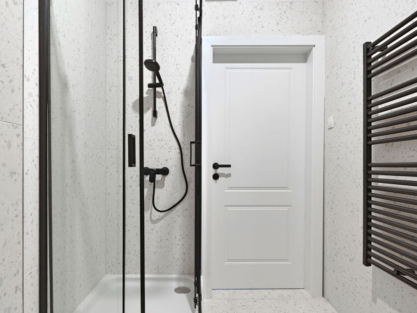 Bad mit Dusche und WC