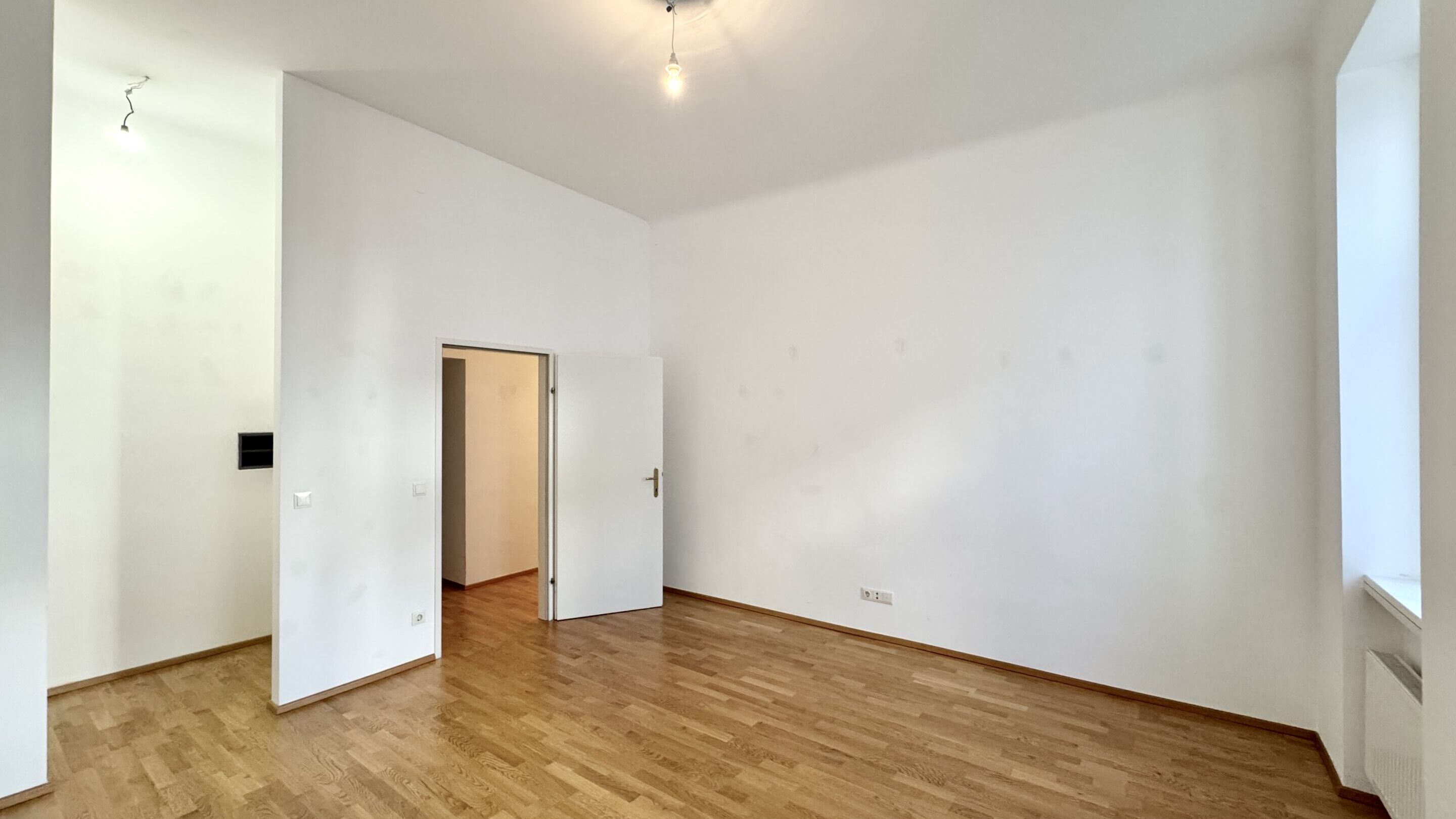 Schlafzimmer mit Schrankraum