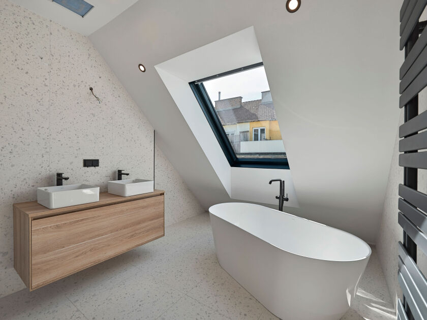 Badezimmer mit Fenster