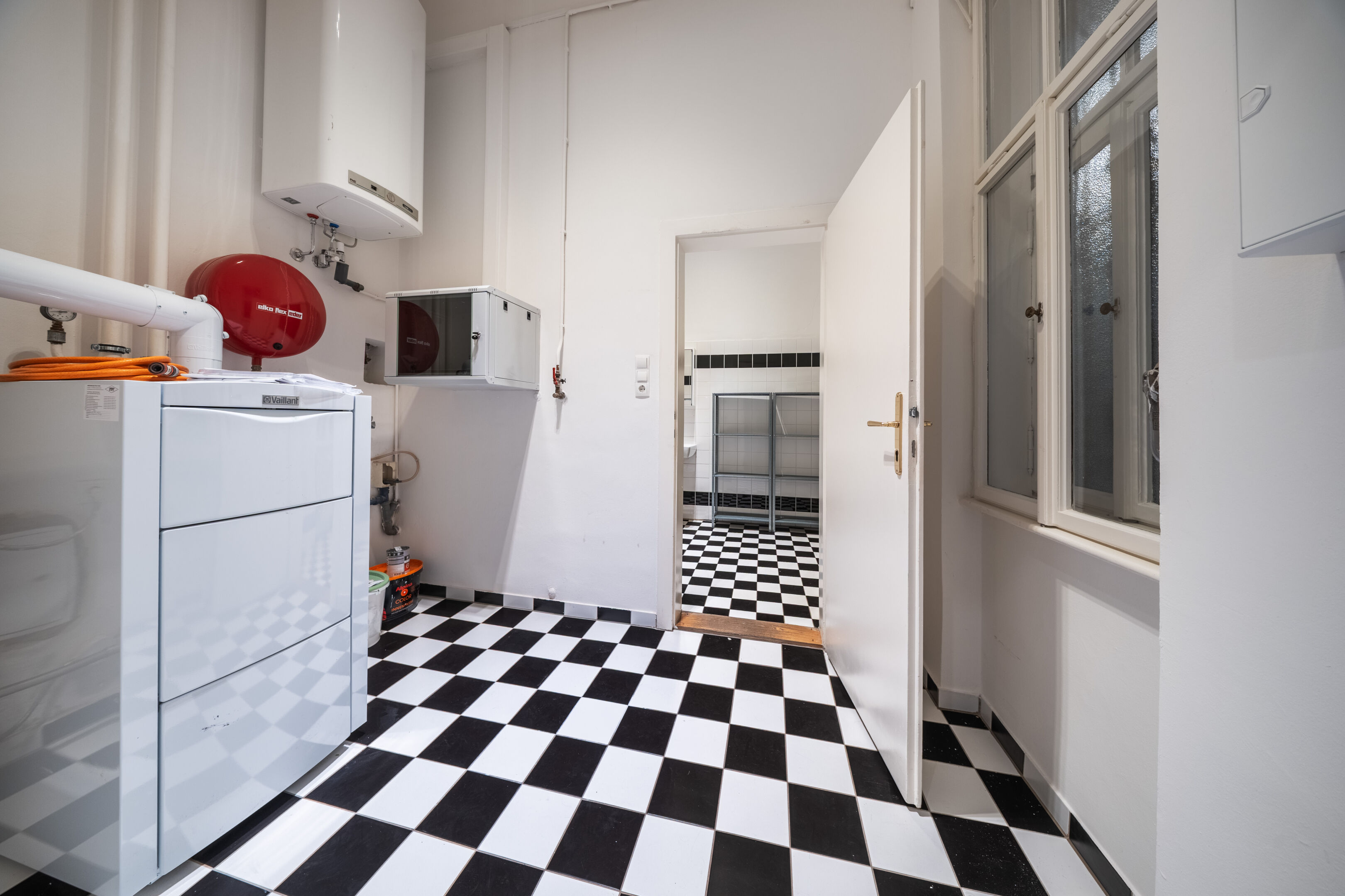 Badezimmer mit Fenster