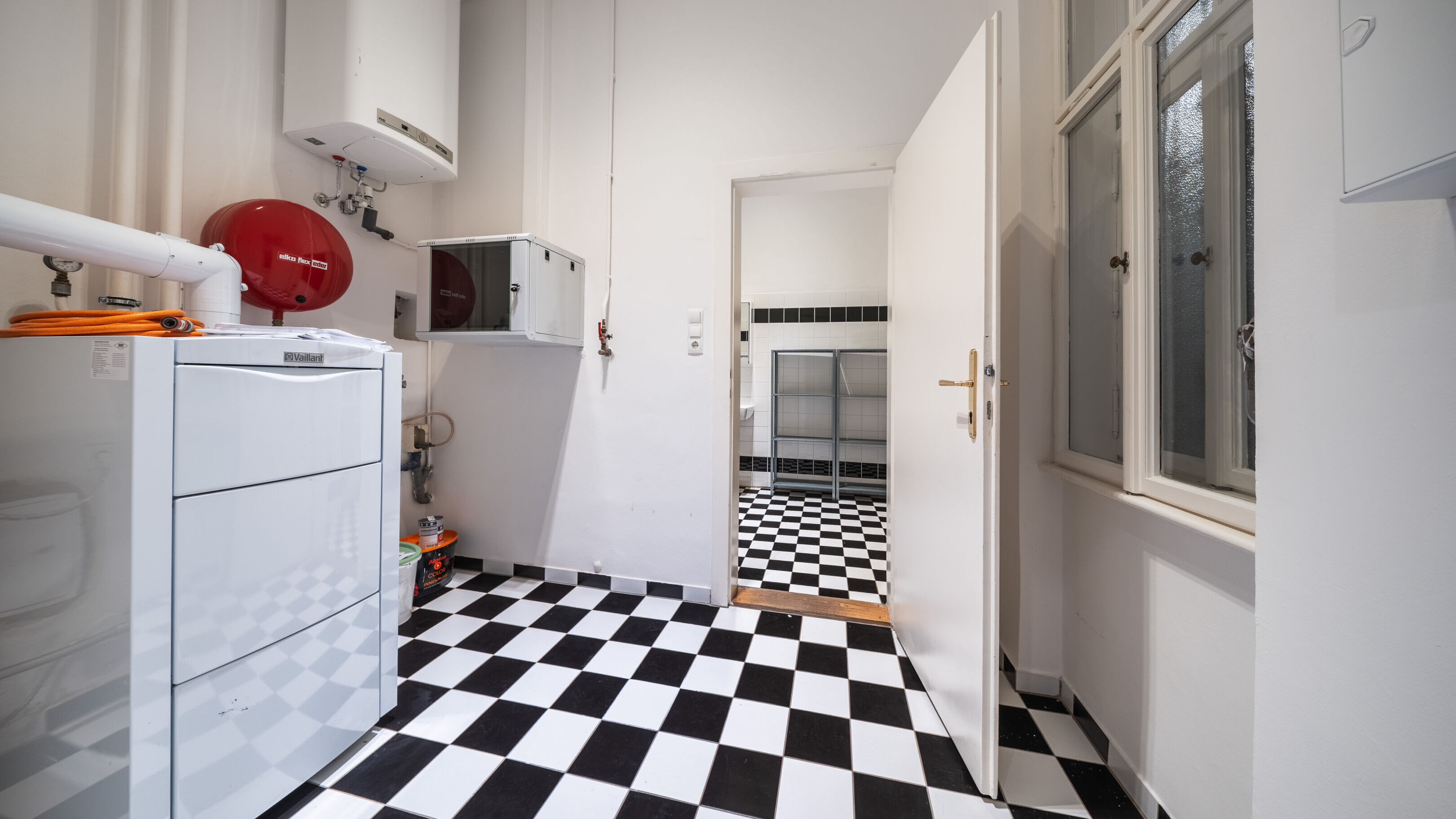 Badezimmer mit Fenster