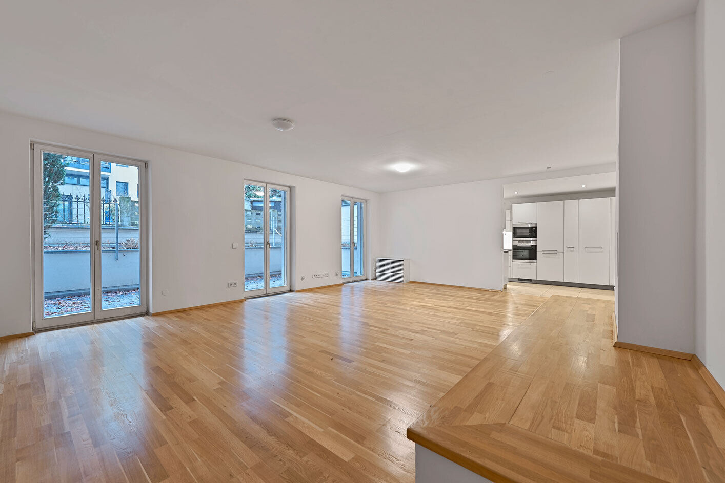 Wohnraum mit Ausgang zum Garten