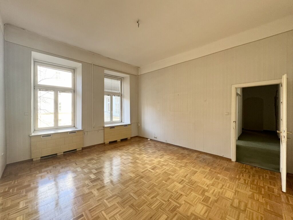 hofseitiges Zimmer