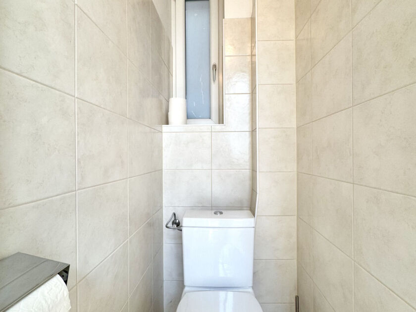 separate Toilette