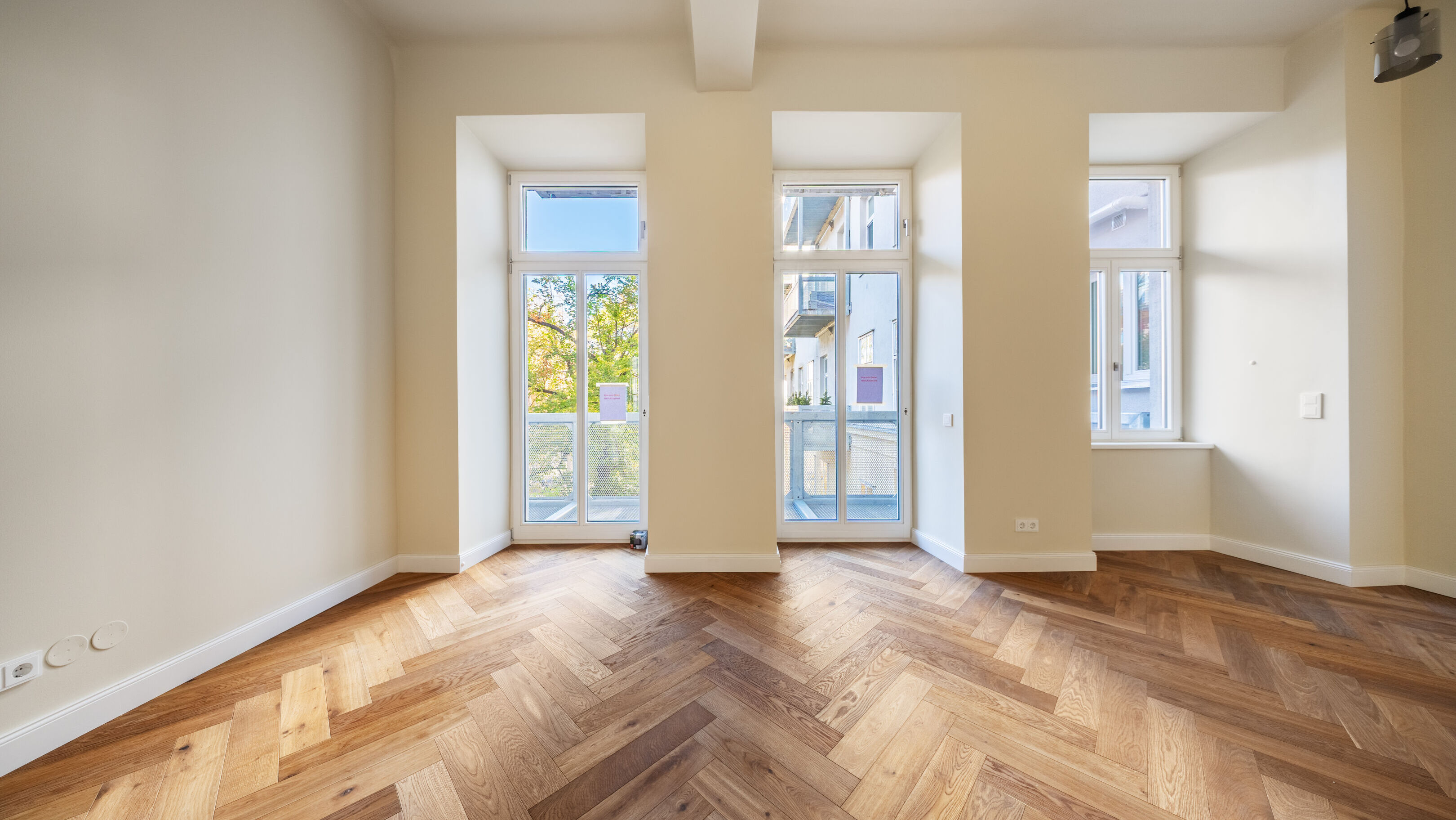 Wohnküche mit Balkon