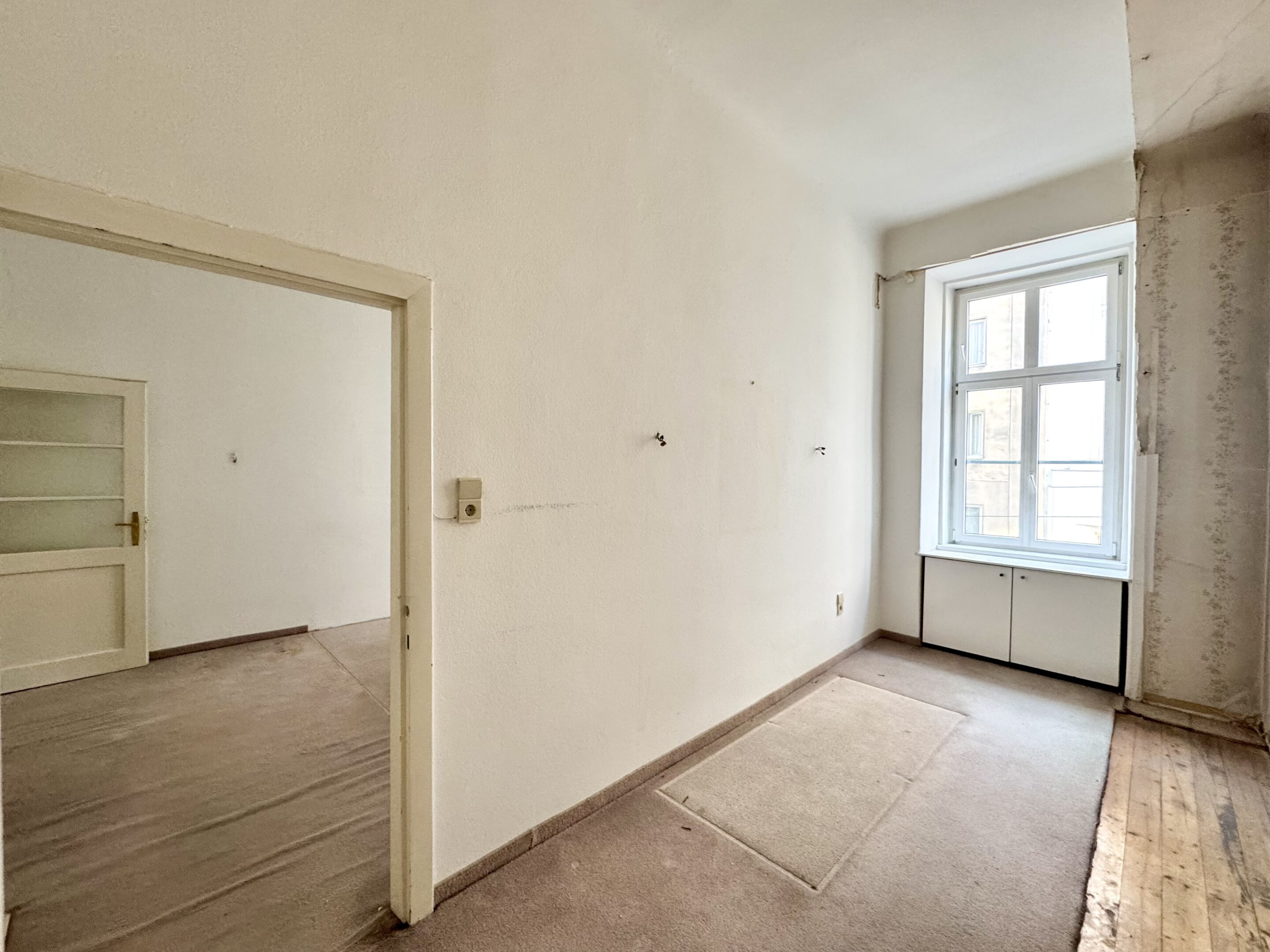 straßenseitiges Kabinett