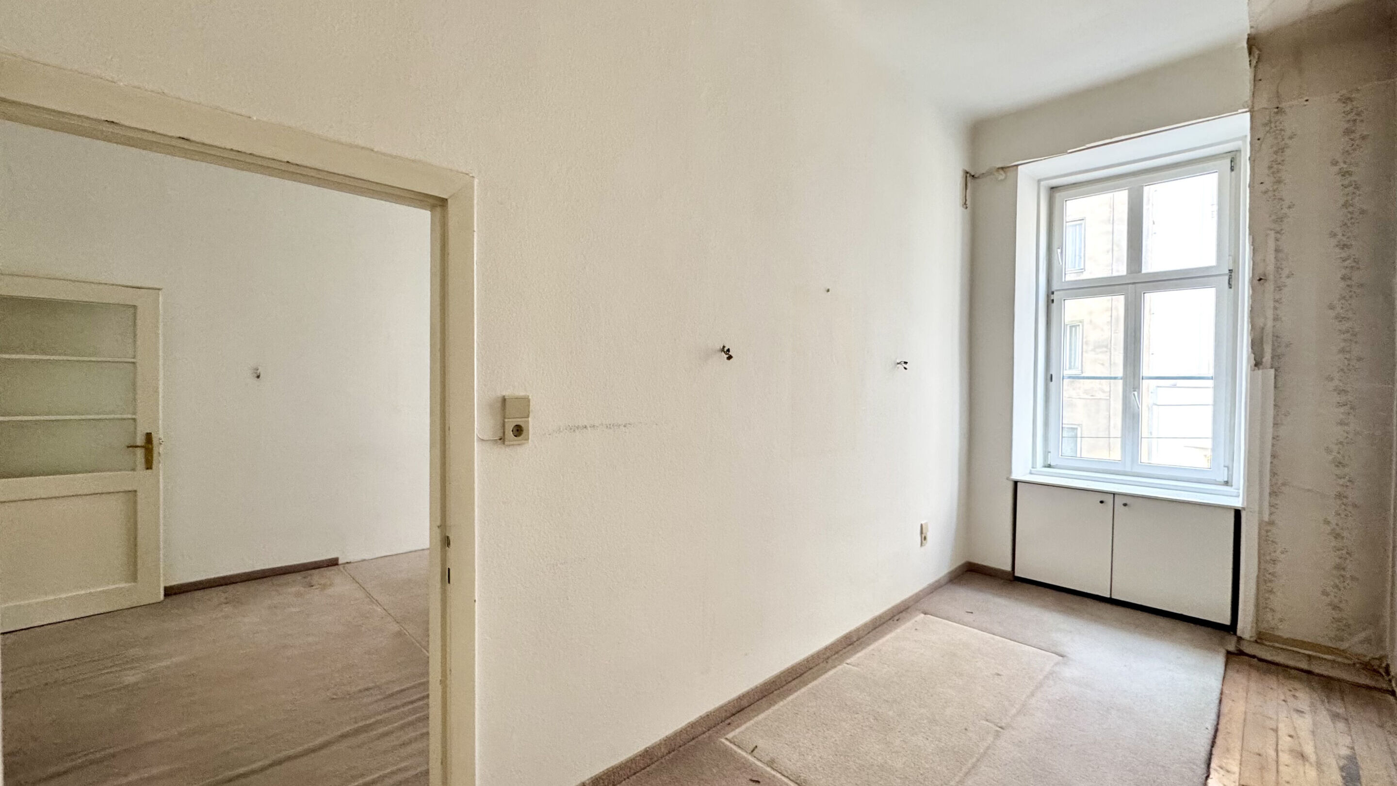 straßenseitiges Kabinett