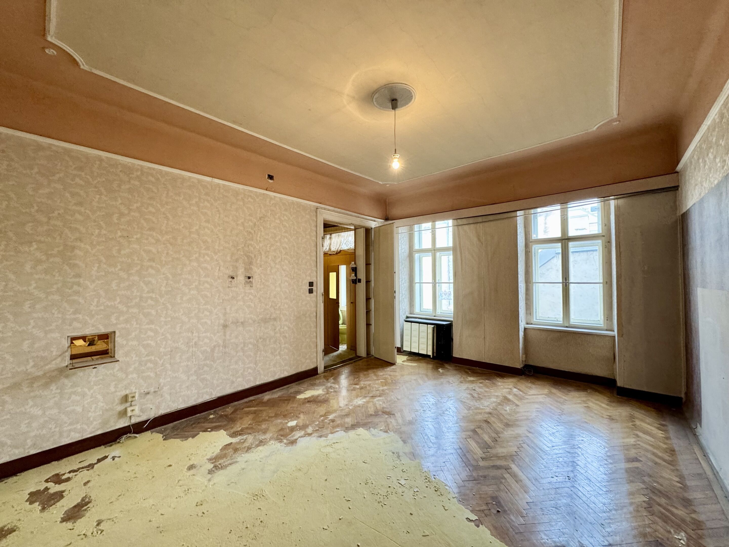 hofseitiges Zimmer