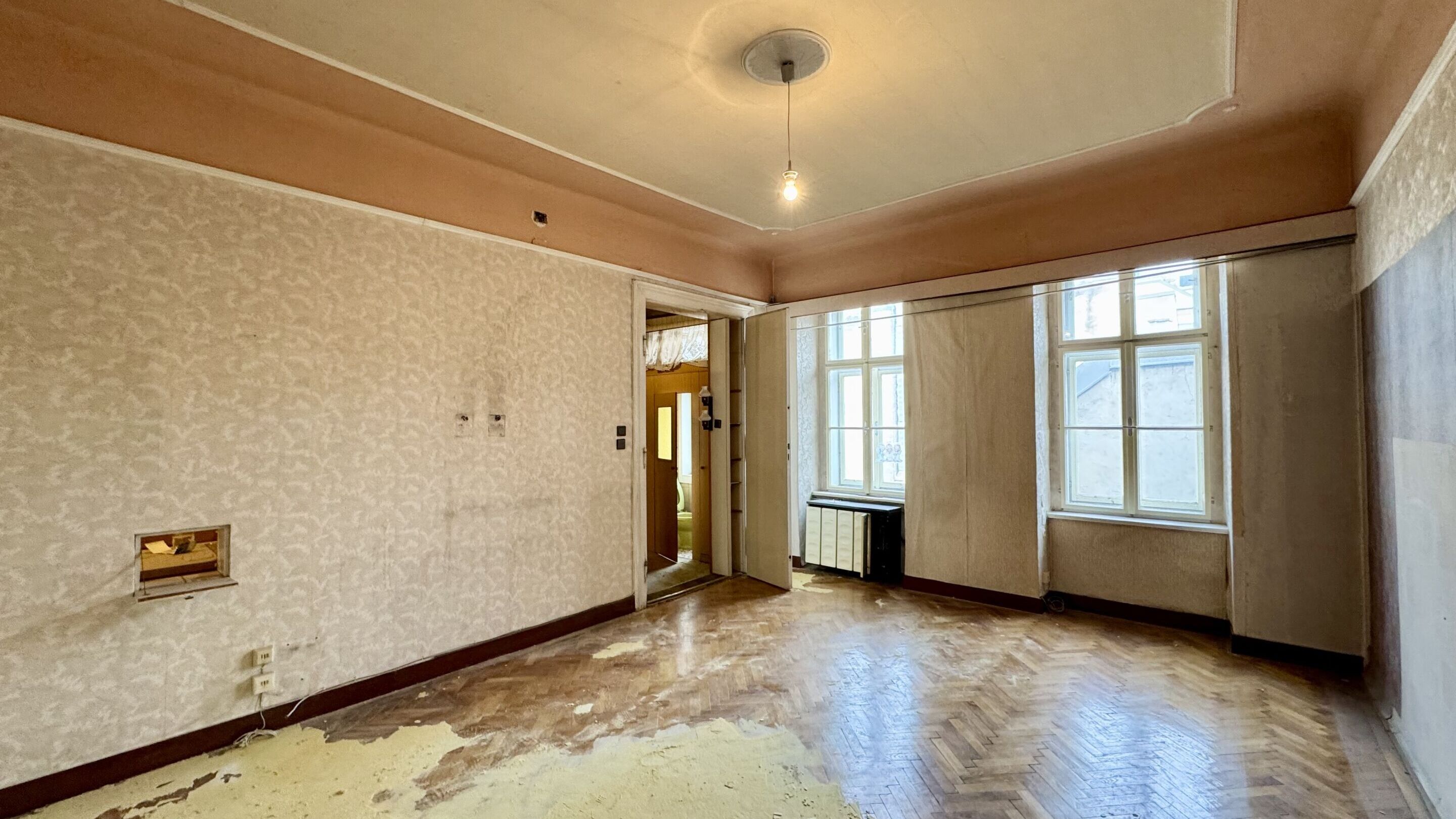 hofseitiges Zimmer