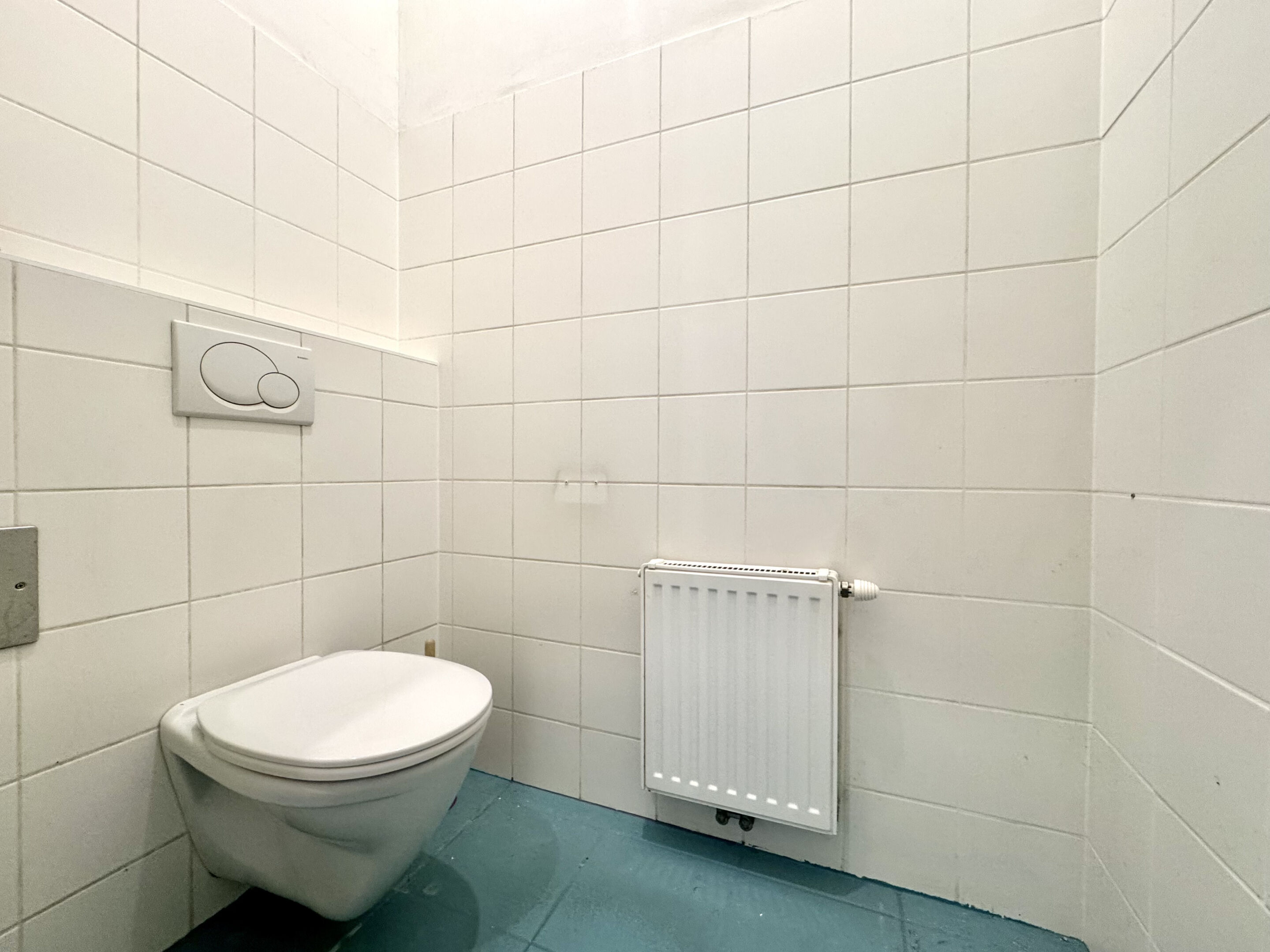 separates WC