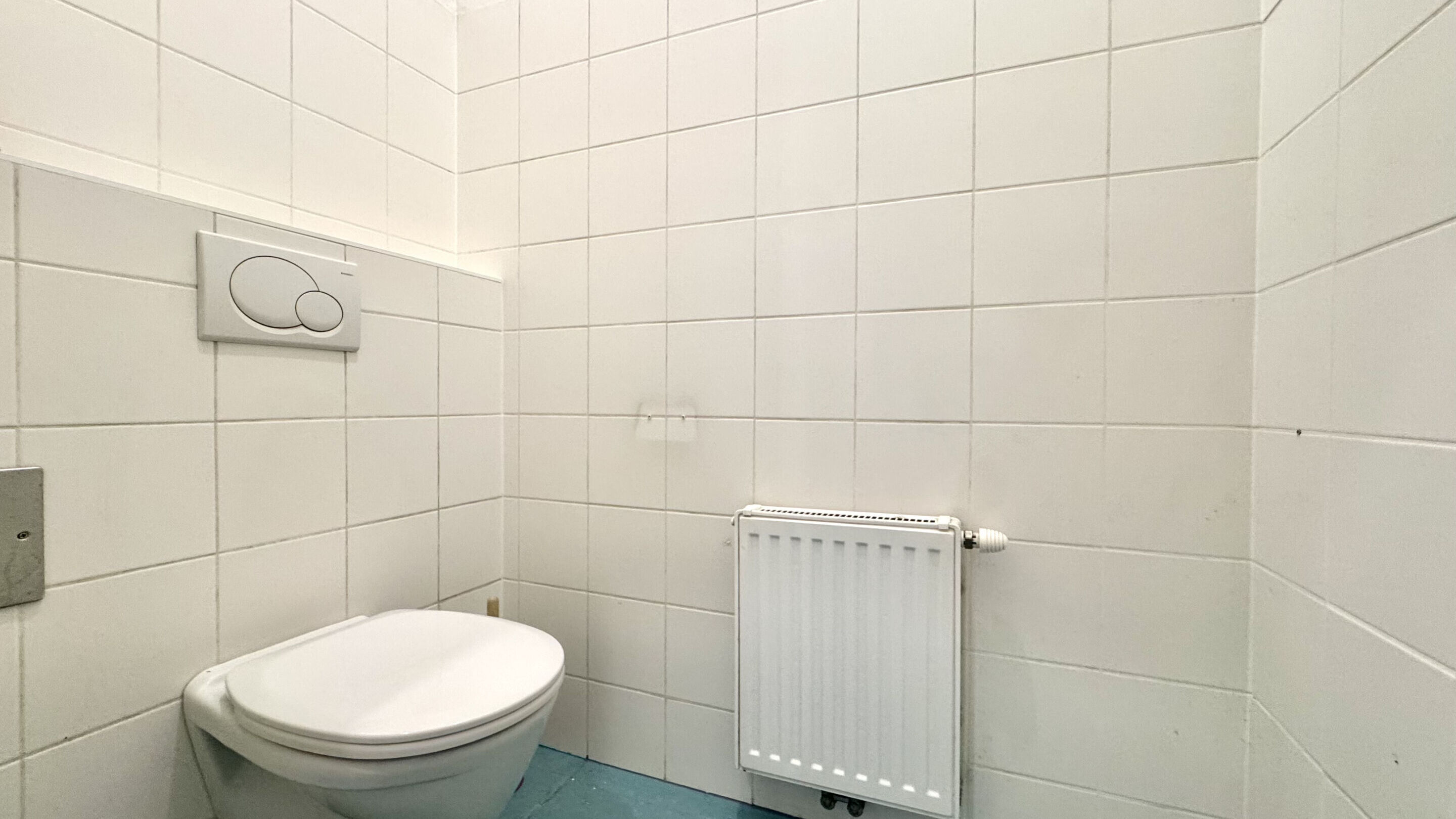 separates WC