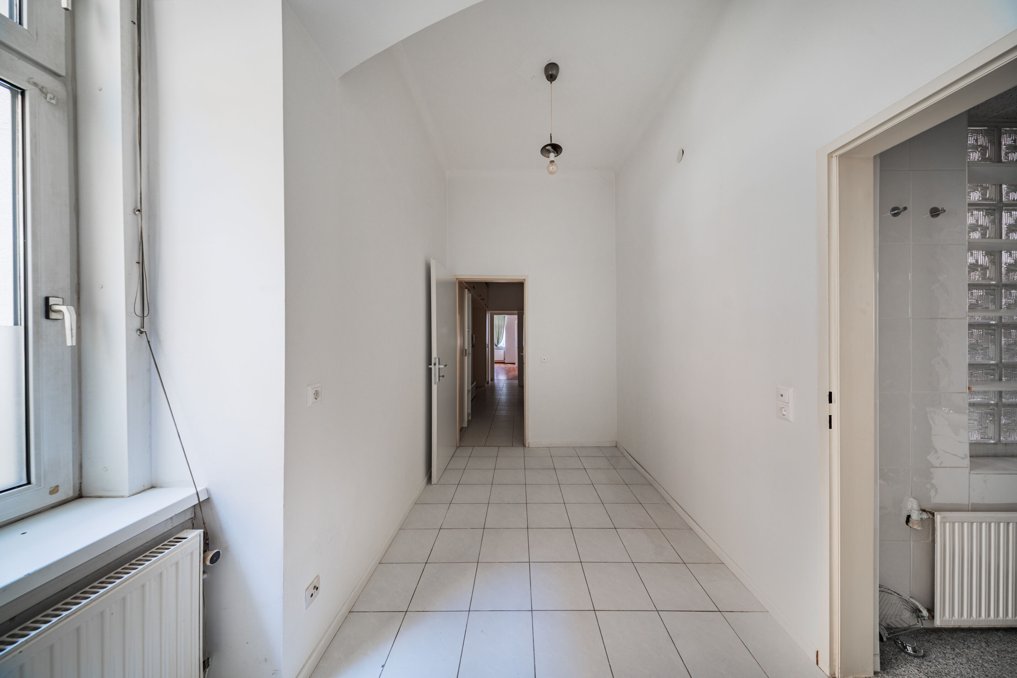 Zimmer neben Bad