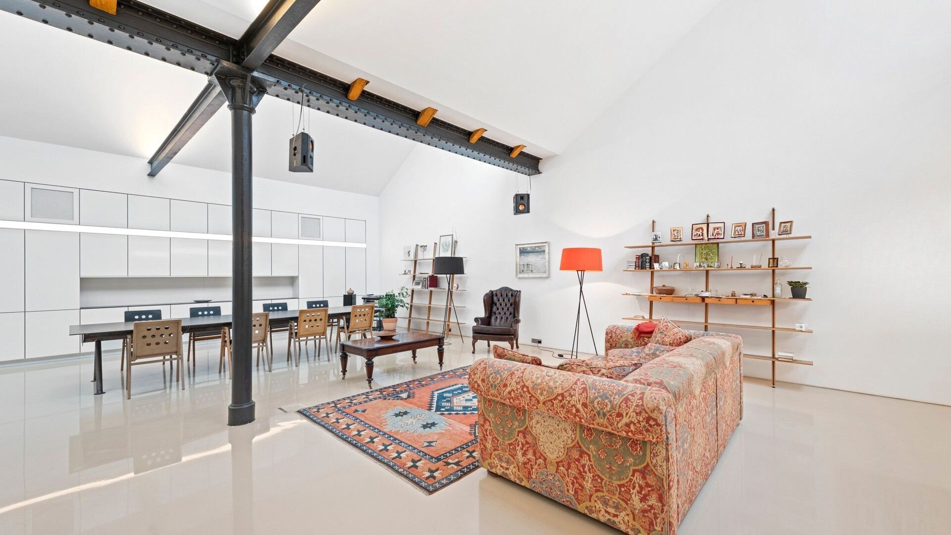 Wohnraum mit Stahldetails