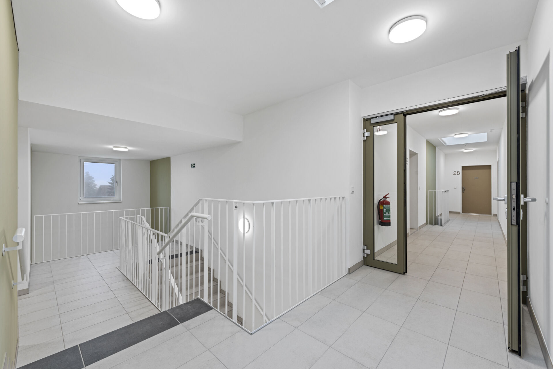 2025-12-09-S01626-Exteriors + Common Areas-023